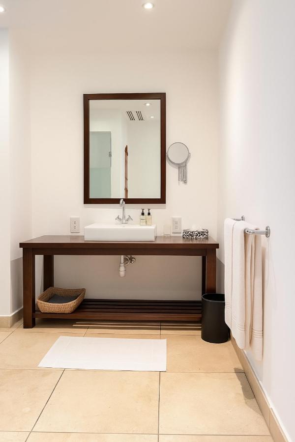 Courtyard Suite 4